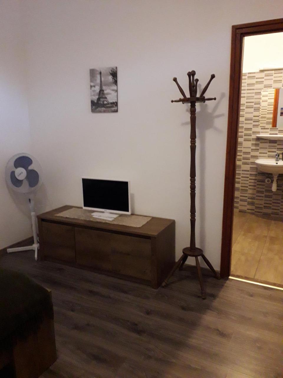 Tenisz Apartment Вечеш Экстерьер фото